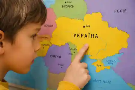 Карта світу в дитячій: простий спосіб виростити розумну та допитливу дитину